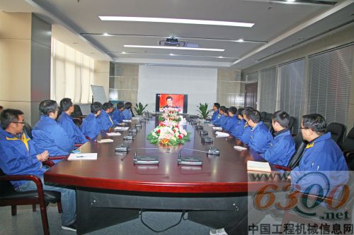 徐工集團(tuán)干部職工收聽收看黨的十八大開幕盛況