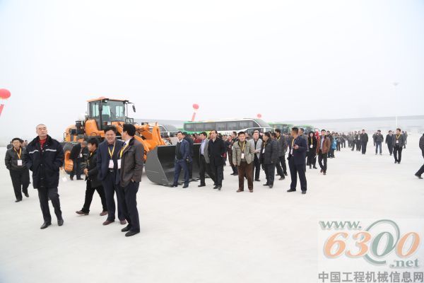 英軒重工濰坊地區(qū)裝載機(jī)產(chǎn)品推介會(huì)隆重舉行